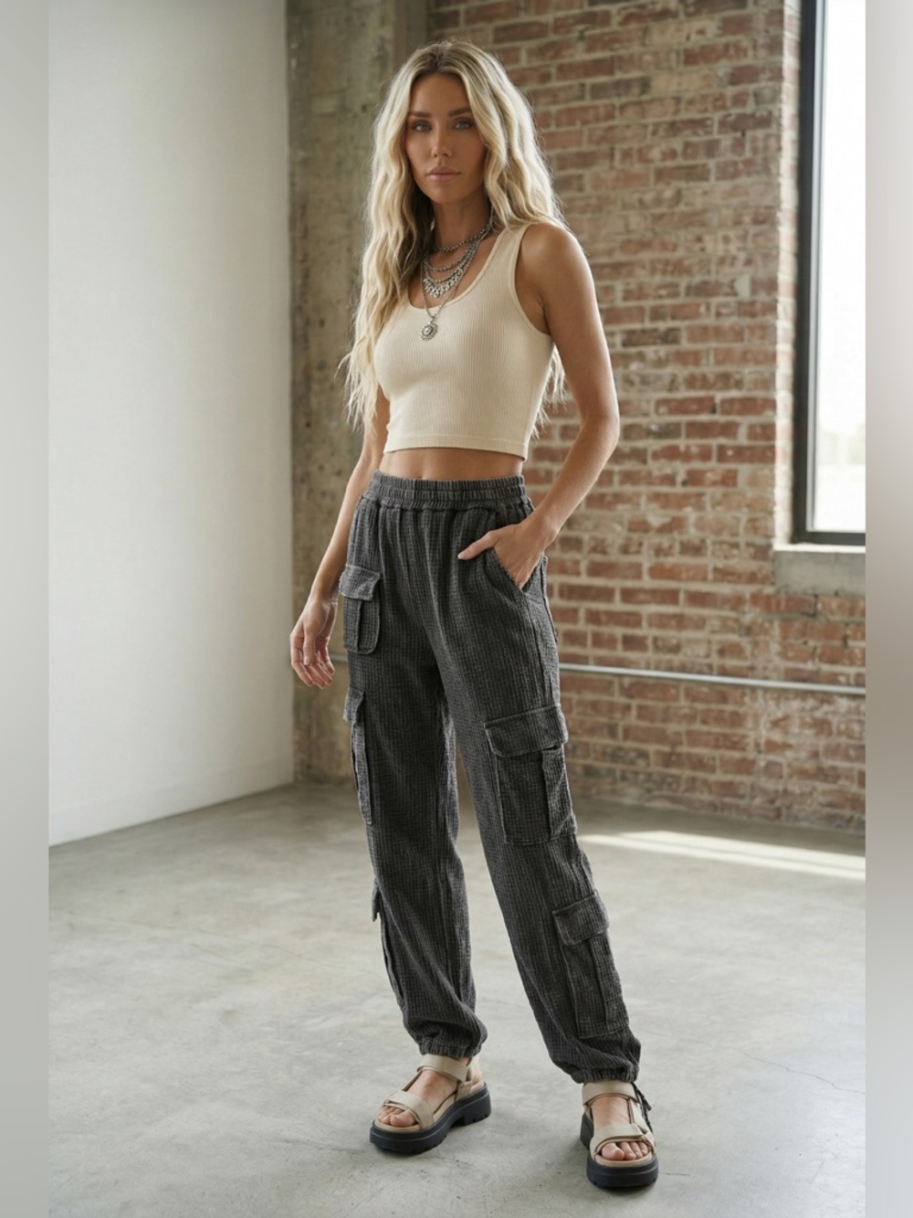 NWT Eesome Mineral Washed Textured Cargo Pocket Jogger Pants Black